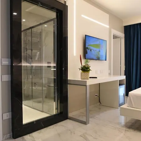 מלון Demsi Palace & Restaurant 4*