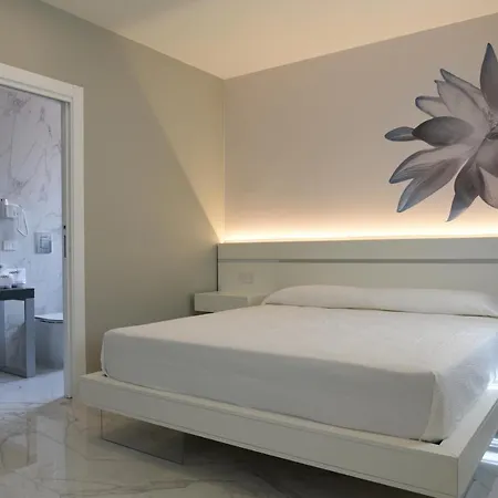 Demsi Palace & Restaurant מלון