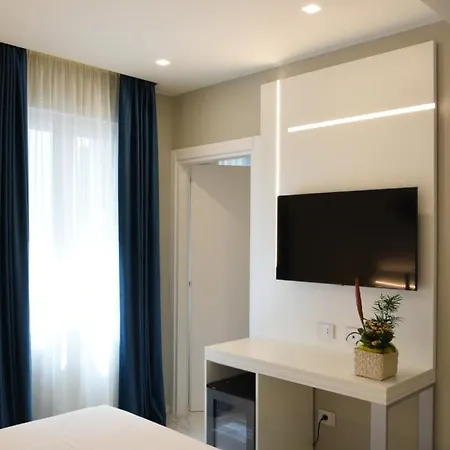 מלון Demsi Palace & Restaurant פויג'ה