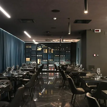 Demsi Palace & Restaurant מלון