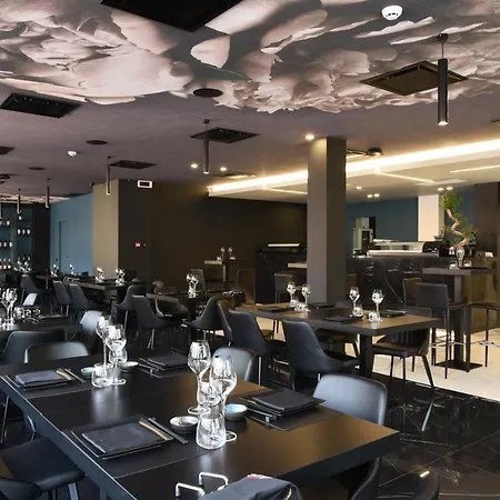 מלון Demsi Palace & Restaurant 4*