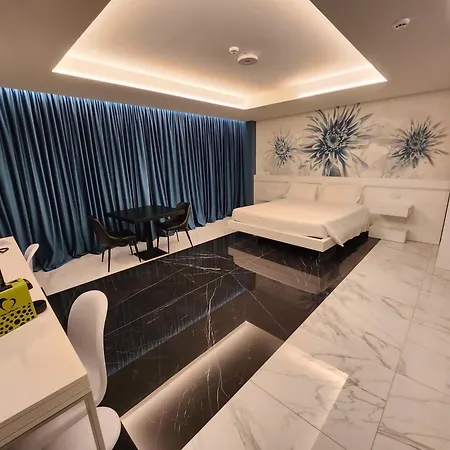 Demsi Palace & Restaurant מלון פויג'ה