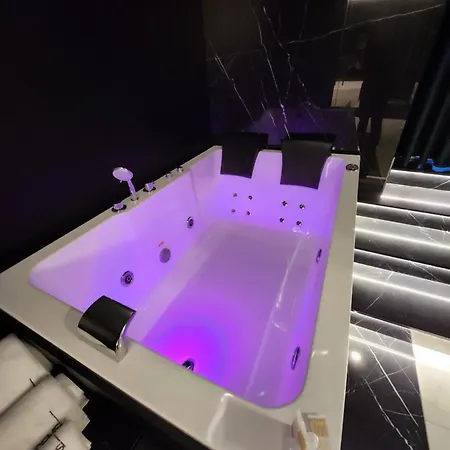 מלון Demsi Palace & Restaurant 4*