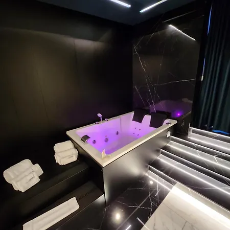 מלון Demsi Palace & Restaurant פויג'ה